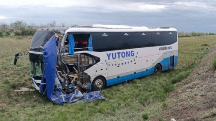 Ақтөбе облысында жүк көлігімен соқтығысқан автобус жүргізушісі қаза тапты