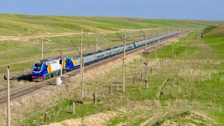 Қостанай станциясында пойыз бен көлік соқтығысты