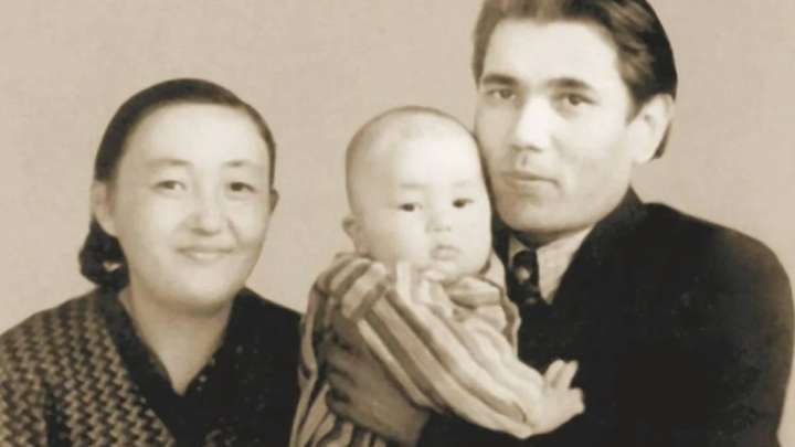 «Қисапсыз баюдың жақсылыққа апармайтынын айтатын...». Тоқаев анасы туралы жазба жариялады