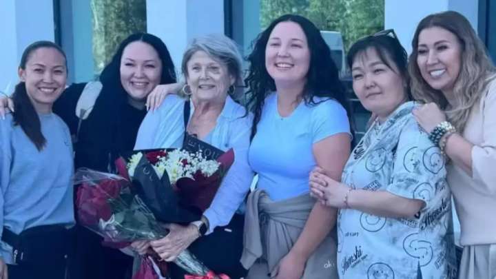 Америкалықтар асырап алған бес қазақ қызы елге келді