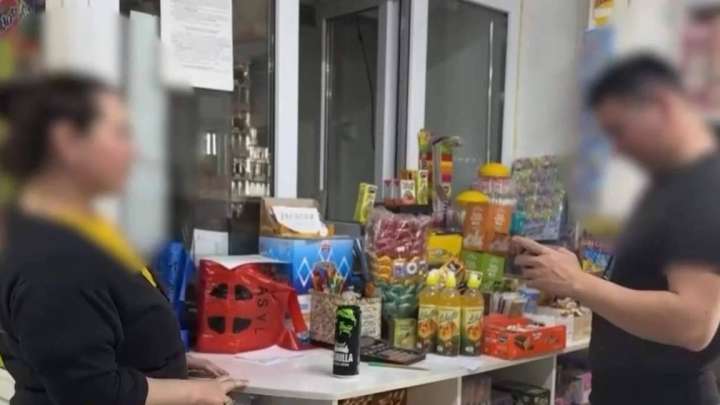 “Көз тиюден” арыламын деген сатушы алаяққа тап болды