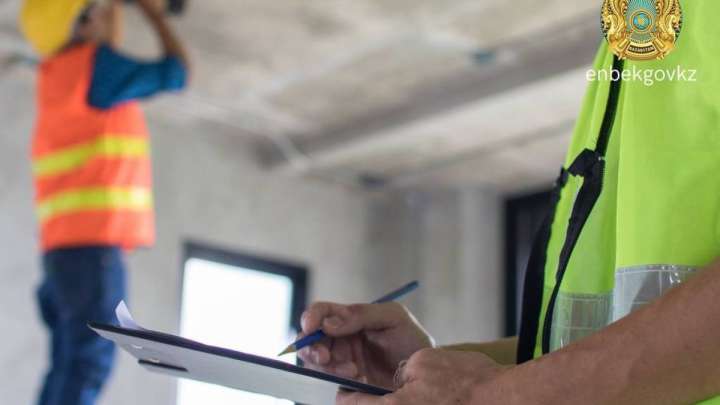 Мыңнан аса қызметкер жалақысыз жұмыс істеген