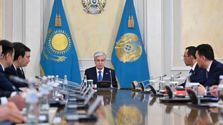 Тоқаев көлік саласындағы кемшіліктер үшін Марат Қарабаевқа сөгіс берді