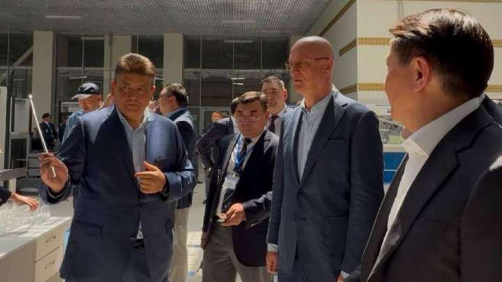 Роман Скляр жұмыс сапарымен «Нұр Жолы» өткізу пунктінің өндірістік қызметімен танысты