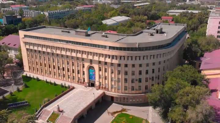 "Қыздар ер адамдарға иіліп сәлем беруі керек" деген кеңес берілді: Министрлік бұған не дейді?