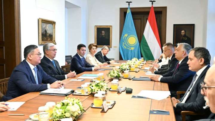 Тоқаев Мажарстан Премьер-министрімен келіссөз жүргізді