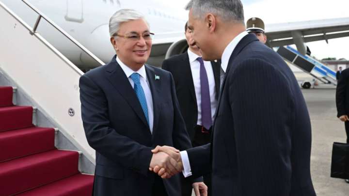 Тоқаев Будапештке жетті