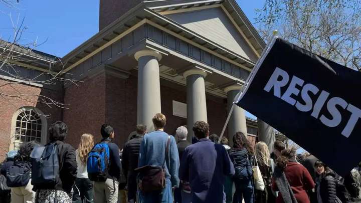 Гарвард университетіне шетелдік студенттерді қабылдауға тыйым салынды