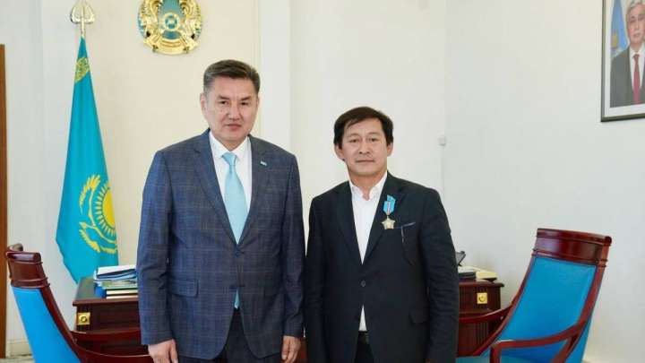 ШҚО әкімі Мемлекет басшысының жоғары марапатына ие болған мәдениет қызметкерін құттықтады