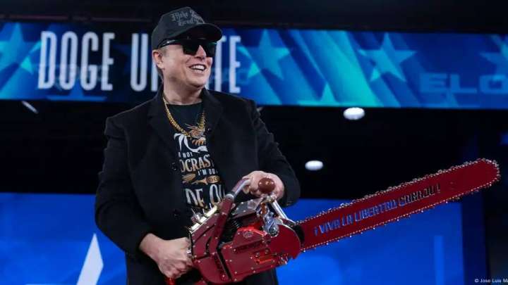 Илон Маск мемлекеттік қызметтен кетті