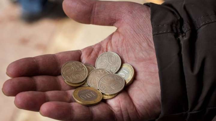 Депутаттар кедейлікпен таныс па? 85 000 теңгеге өмір сүру мүмкін емес.