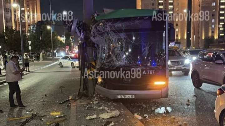 Астанадағы автобус оқиғасы: 10 адам зардап шекті
