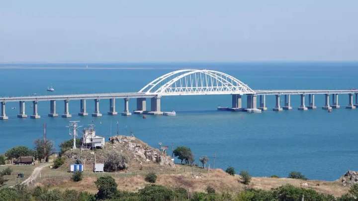 Украина Қырым көпірінің тіректерін жарды