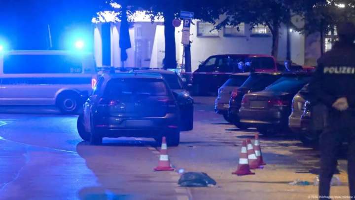 Мюнхенде пышақпен шабуыл жасаған әйел полиция оғынан қаза тапты