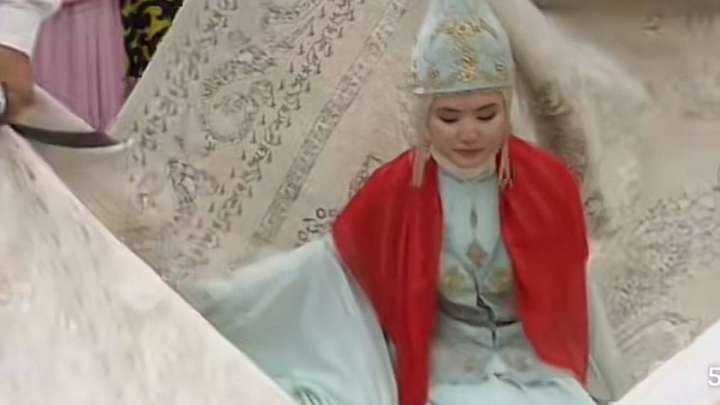 «Кілем үстінде шығарып салу»: Сәкен Майғазиевтің келіні желіде сынға ұшырады