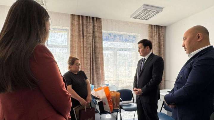 Автобус апатында екі аяғынан айырылған қыздың отбасына 4 бөлмелі пәтер берілді