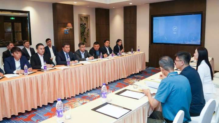 Түркістан облысының әкімі Бейжіңде ірі компания басшыларымен кездесті