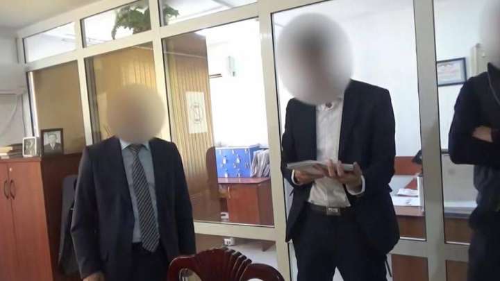 Жамбыл облысының бас экологы пара алғаны үшін айыппұл төлейді