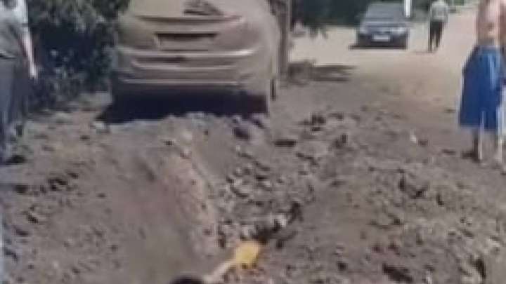 Қарағандыда газ құбырын орнату кезінде көліктердің терезелері сынып кетті