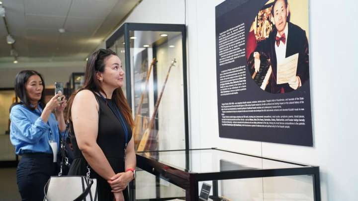 ЮНЕСКО штаб-пәтерінде Нұрғиса Тілендиевке арналған көрме ашылды