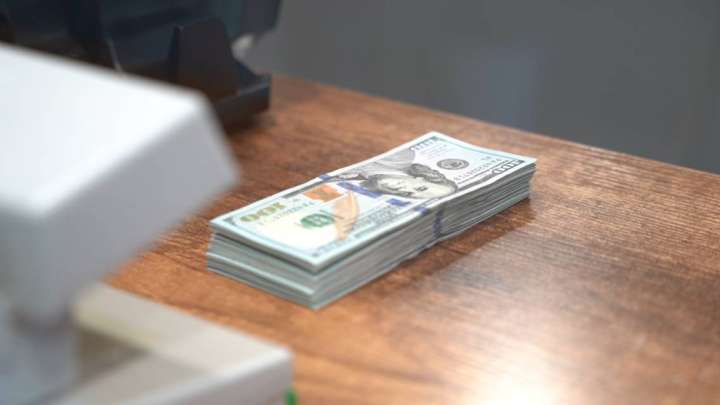 Қазақстанда доллар 2 теңгеге қымбаттады