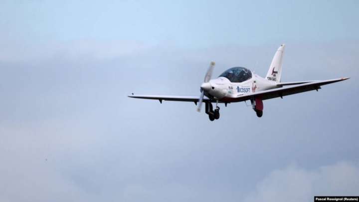 Астанада жеңіл моторлы ұшақ құлап, екі адам қаза тапты