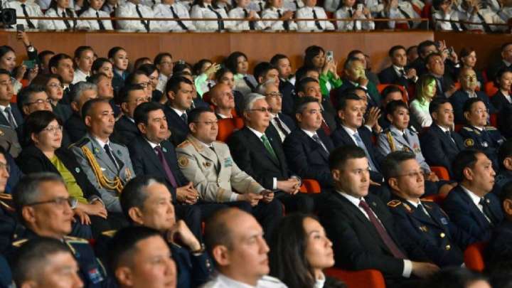 Тоқаев Полиция күніне арналған концертті тамашалады