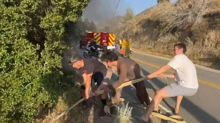 Қазақстанның актерлері АҚШ-та жол апатына түскен адамды құтқарды