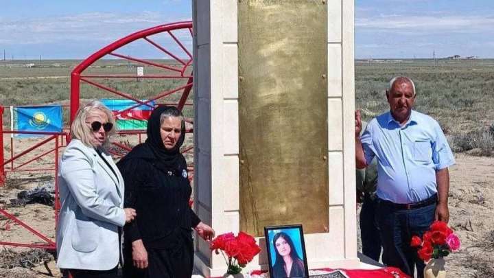 Ақтау маңында апатқа ұшыраған ұшақ экипажына ескерткіш орнатылды