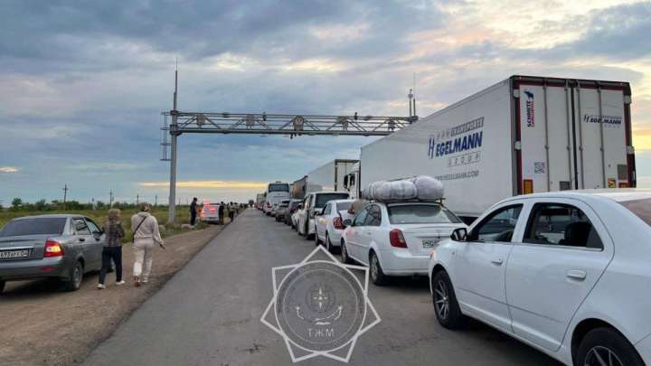 Қазақстан-Ресей шекарасында енгізілген QR-код көлік кептелісін туғызды