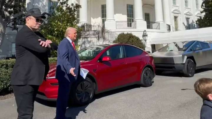 "Есінен айырылды". Трамп партия құрған Маскке жауап берді