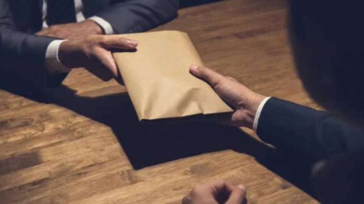 Мемлекеттік кәсіпорын басшысы 73,5 млн теңге пара алғаны үшін сотталды