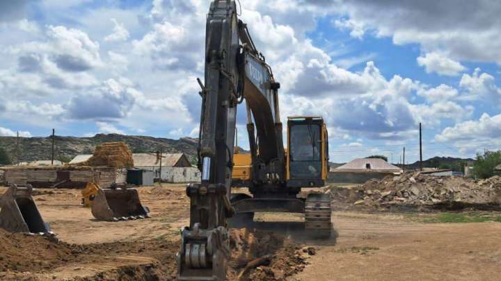 Абай ауданының Архат ауылында су құбыры желісі жаңартылып жатыр