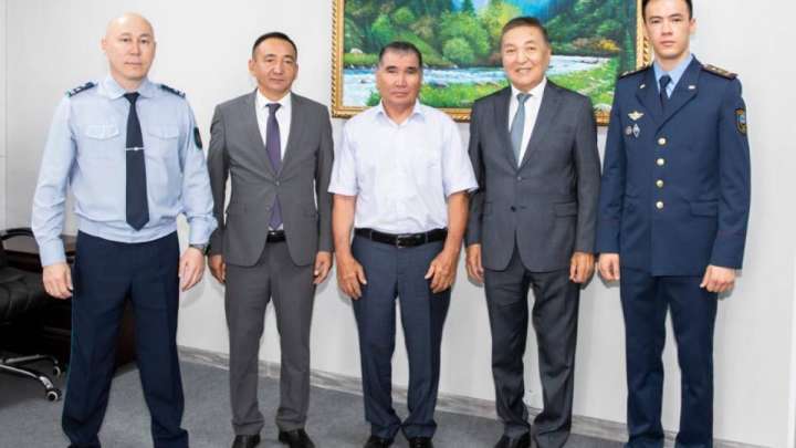 Баланы қабаған иттерден арашалаған азамат марапатталды