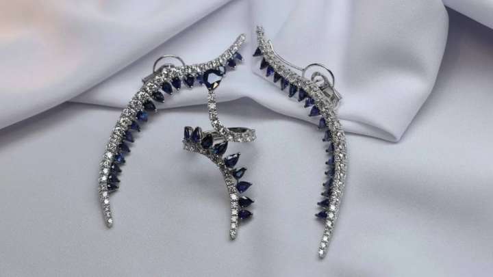 Жемқорлардан тәркіленген әшекей бұйымдар аукционға қойылды