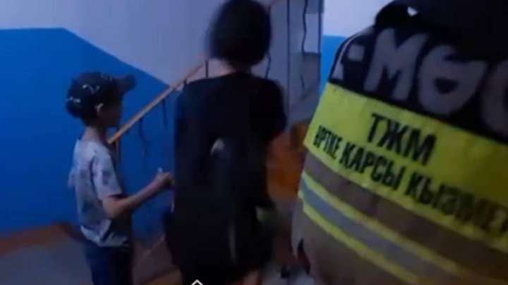 Лифт ішінде қалып қойған балалар құтқарылды