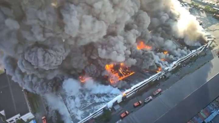 Астанада «Биг Шанхай» базары өртеніп кетті