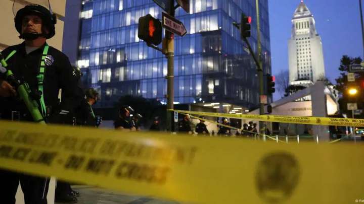 Көлік бір топ адамды қағып кетті: 20-дан астам адам жарақат алды