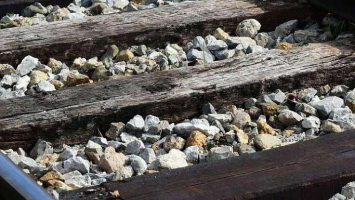 Алматыда пойыз төбесіне шыққан жасөспірімді тоқ соқты