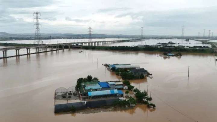 Оңтүстік Кореяда нөсерден кейін бес адам із-түзсіз жоғалды
