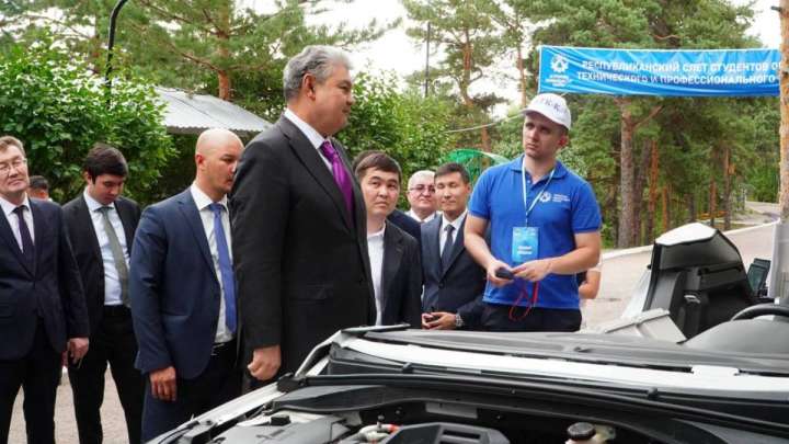 Жарты жылда 250 мың адам жұмыспен қамтылды –  Ермек Көшербаев