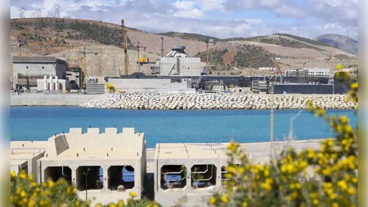 Ресей салып жатқан АЭС-тің жұмысшылары айлық алмай, ереуілге шықты