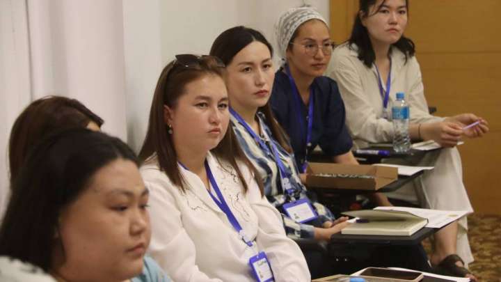 20 психолог эмоционалдық интеллект бойынша алғашқы тренингтен өтті