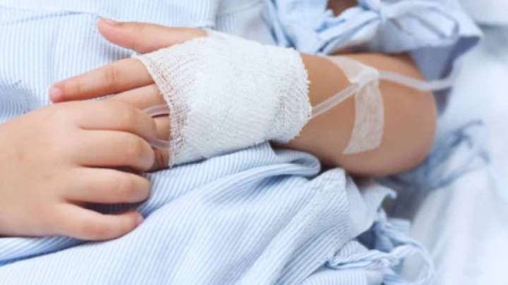 Терезеден лақтырғанда тірі қалған бала мен анасының жағдайы белгілі болды