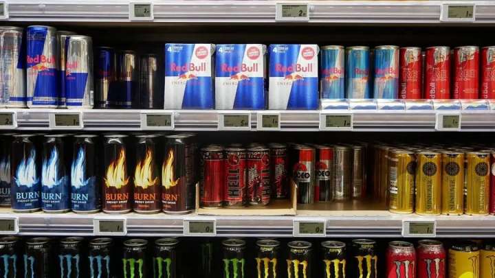 «Заң мен тәртіп»: 21 жасқа толмағандарға энергетикалық сусын сатылмайды