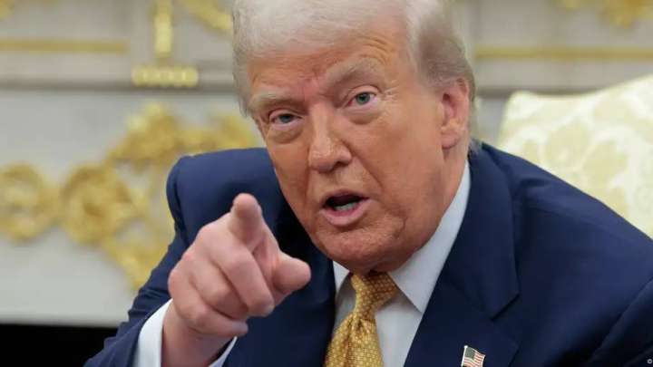 Трамп Үндістан тауарларына қосымша 25% баж салығын енгізді