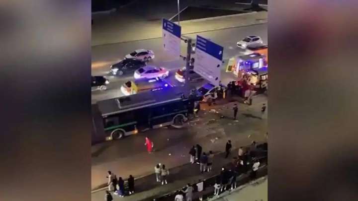 Автобус апатында екі аяғынан айырылған қыздың ісі: жүргізушіге рақымшылық жасалды