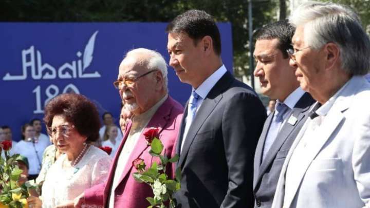 Алматы Абайдың тойын дүркіретіп атап өтті