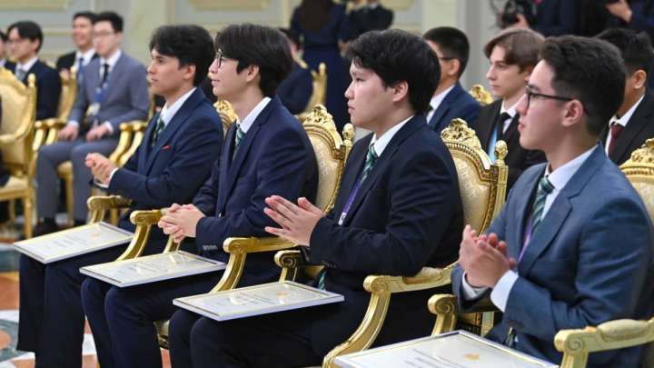 Тоқаев халықаралық пән олимпиадалары жеңімпаздары мен жүлдегерлерін марапаттады