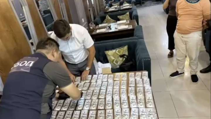 Шымкенттік блогер кәсіпкерден ақша бопсалады деген күдікке ілінді